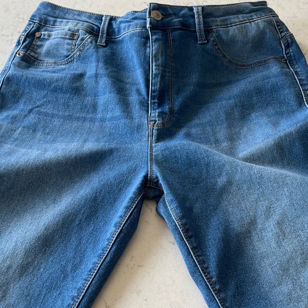 Curve Appeal Pair of Light & Medium Wash Blue Denim Jeans size 14 - Picture 4 of 14